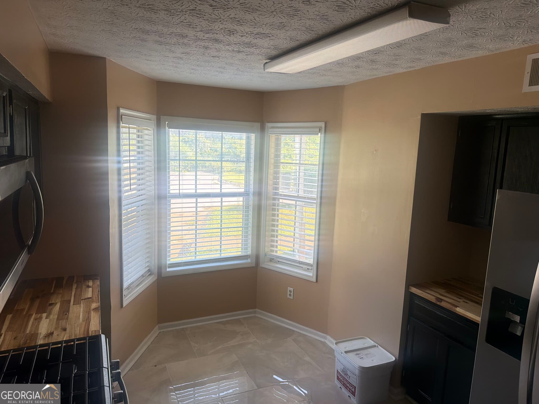 2 bedroom, 2 bathroom, 1,236 sq ft condominium for sale at 9472 Cypress Lane, Jonesboro, GA 30238 — photo 3