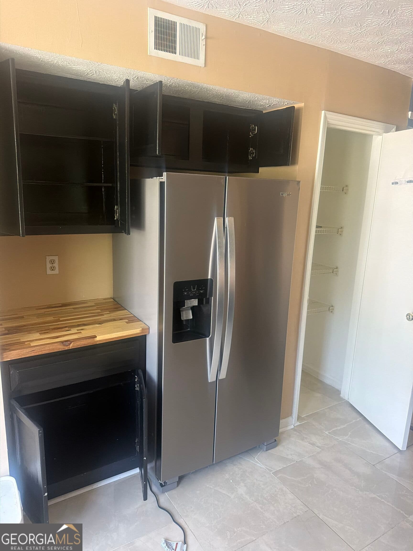 2 bedroom, 2 bathroom, 1,236 sq ft condominium for sale at 9472 Cypress Lane, Jonesboro, GA 30238 — photo 5