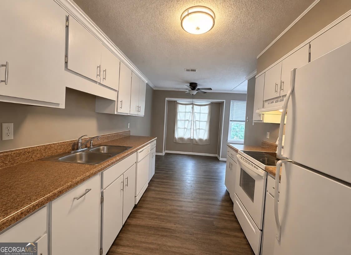 2 bedroom, 2 bathroom, 1,482 sq ft condominium for sale at 6354 Shannon Parkway 14F, Union City, GA 30291 — photo 9
