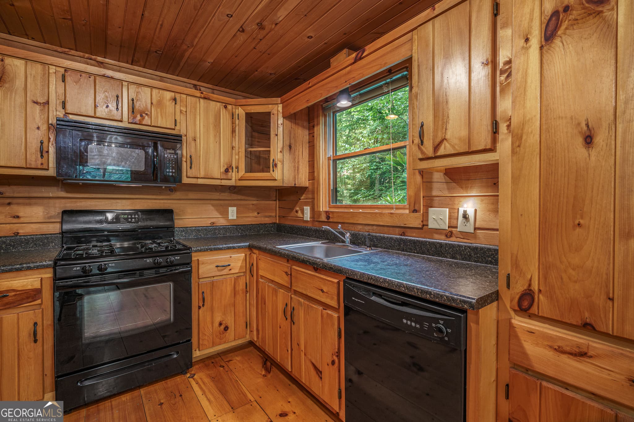 3 bedroom, 2 bathroom, 1,284 sq ft single family residence for sale at 211 Red Oak Forest Lane, Murphy, NC 28906 — photo 7