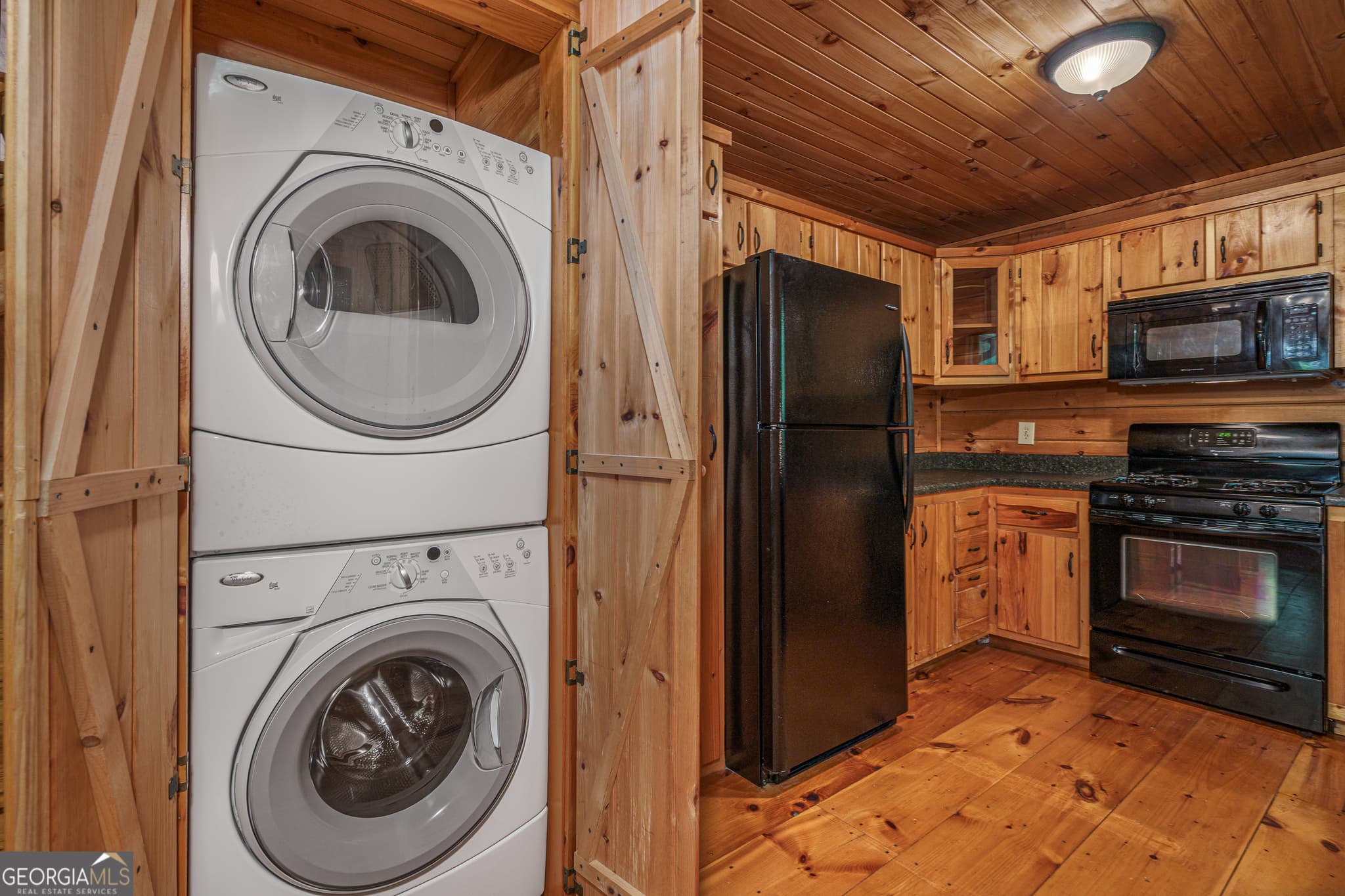 3 bedroom, 2 bathroom, 1,284 sq ft single family residence for sale at 211 Red Oak Forest Lane, Murphy, NC 28906 — photo 9
