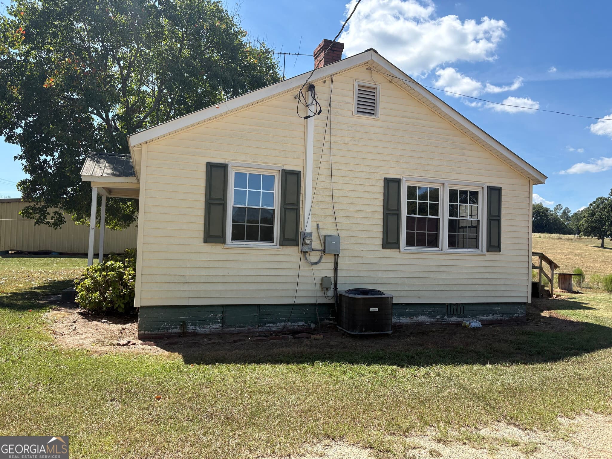 2 bedroom, 1 bathroom, 1,000 sq ft single family residence for rent at 962 Bakers Bridge Road, Royston, GA 30662 for $1,200 a month — photo 3