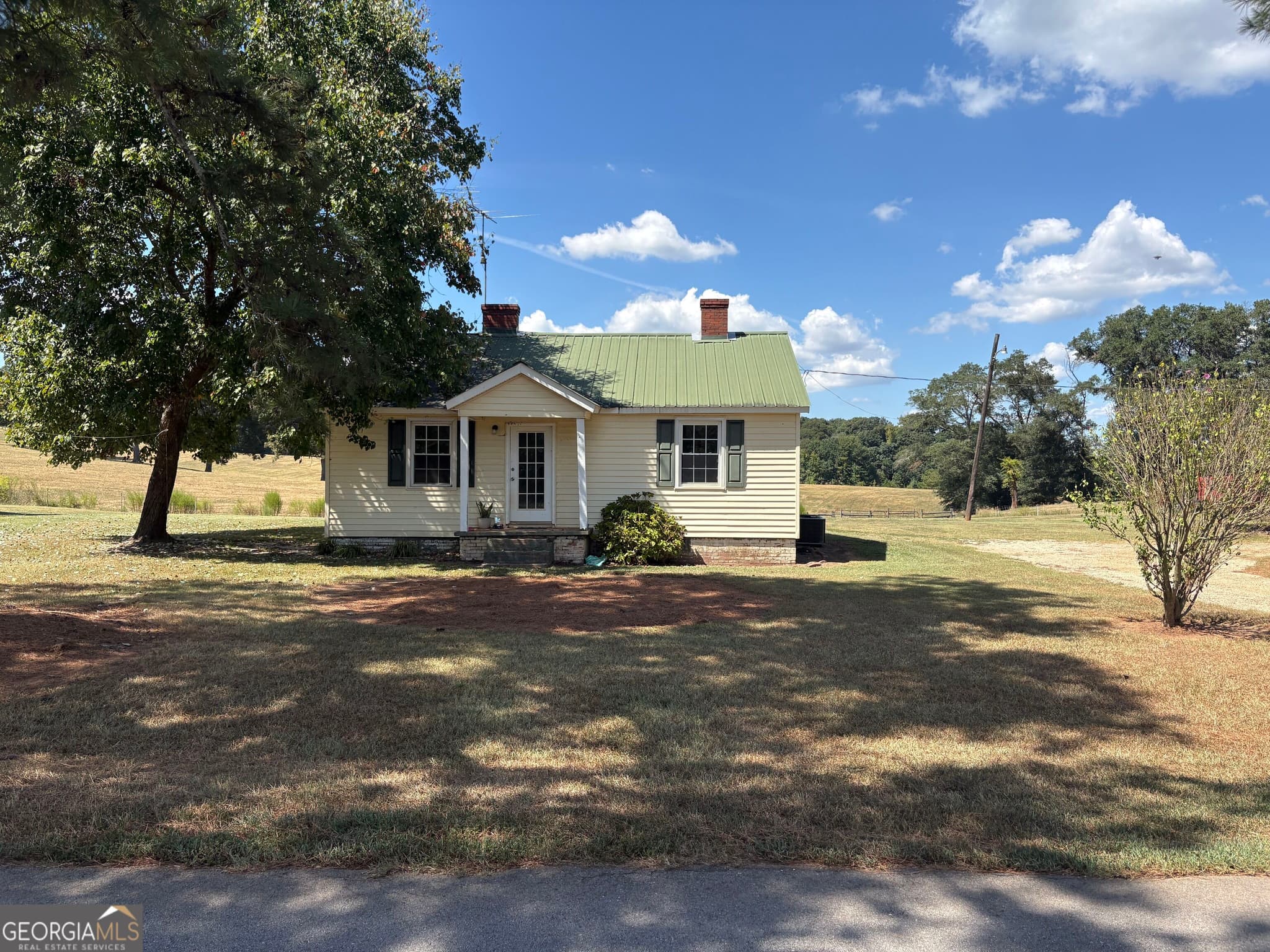 2 bedroom, 1 bathroom, 1,000 sq ft single family residence for rent at 962 Bakers Bridge Road, Royston, GA 30662 for $1,200 a month