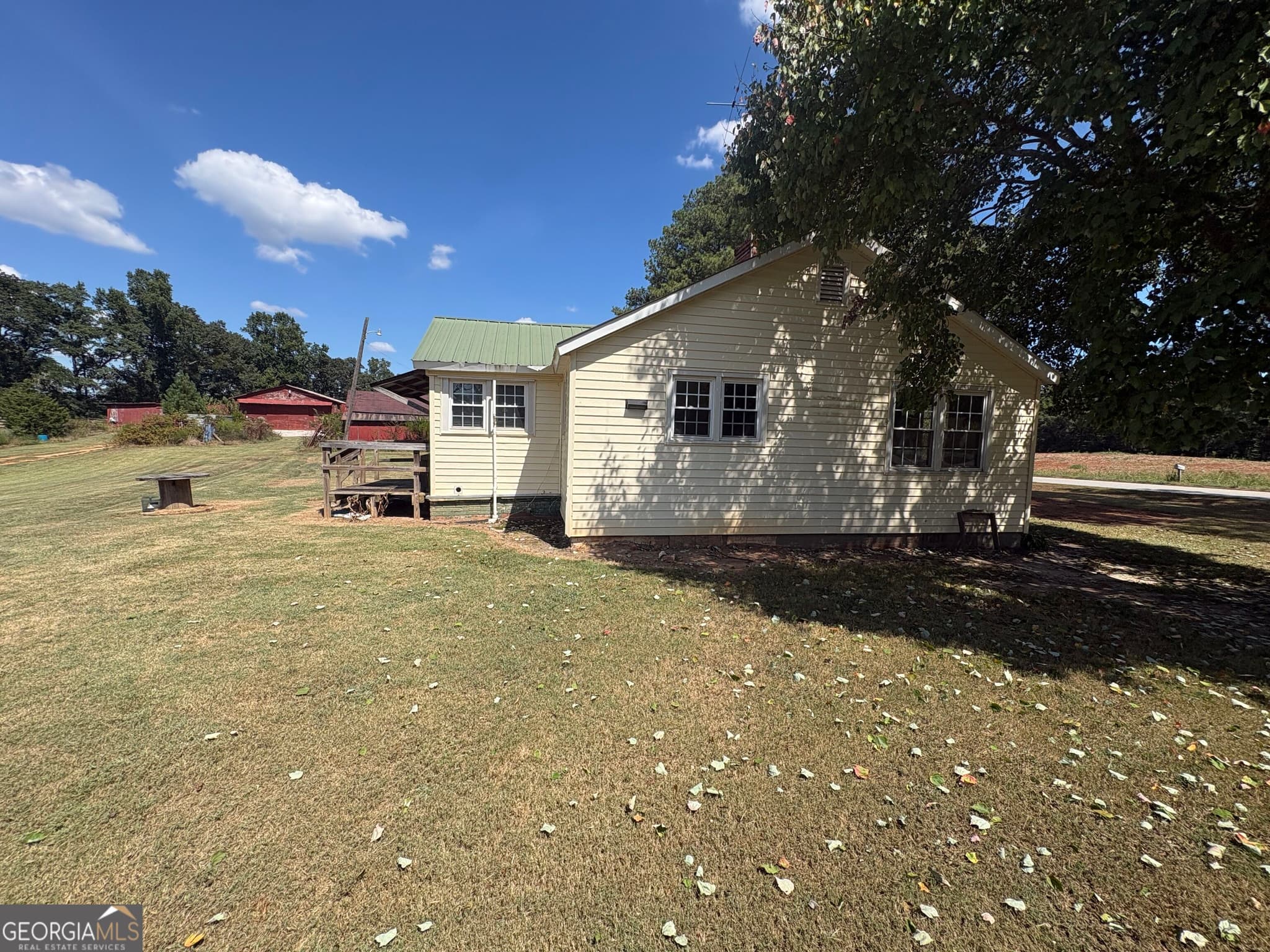 2 bedroom, 1 bathroom, 1,000 sq ft single family residence for rent at 962 Bakers Bridge Road, Royston, GA 30662 for $1,200 a month — photo 4