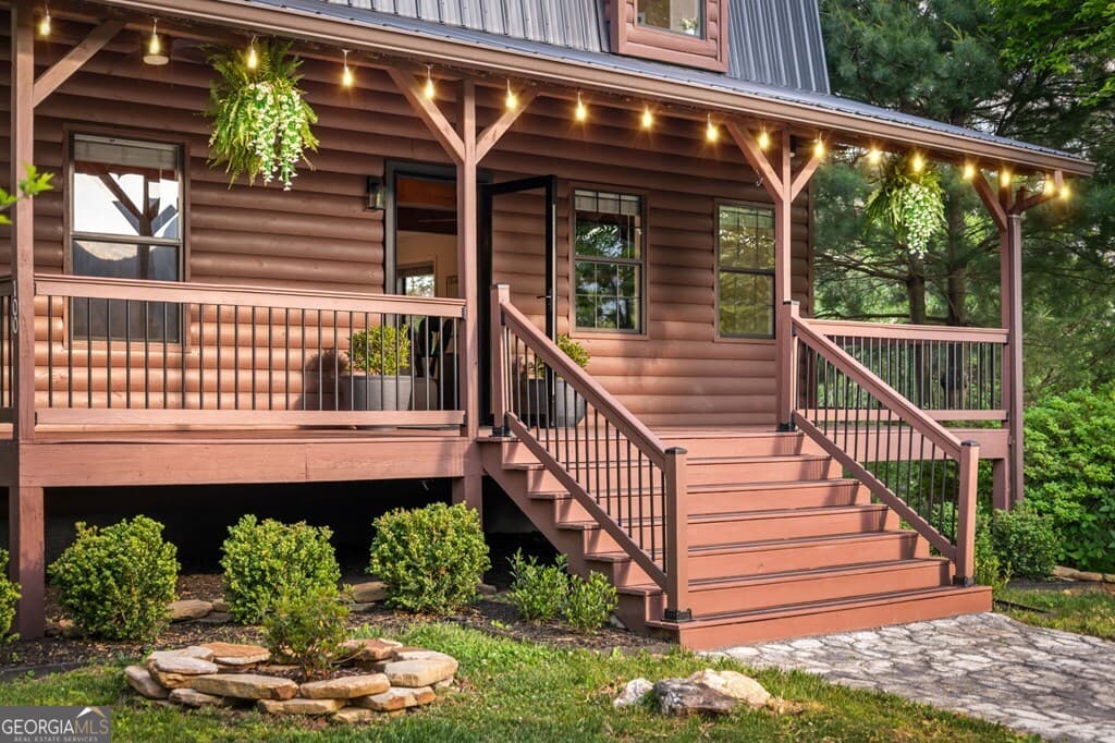 3 bedroom, 3 bathroom, 2,520 sq ft cabin,single family residence sold at 100 Lakeview Drive, Turtletown, TN 37391
