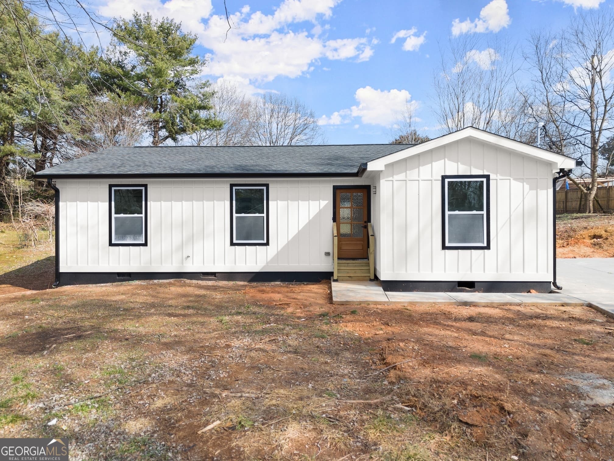 3 bedroom, 2 bathroom, 1,450 sq ft single family residence sold at 5843 Meadow View Lane, Flowery Branch, GA 30542