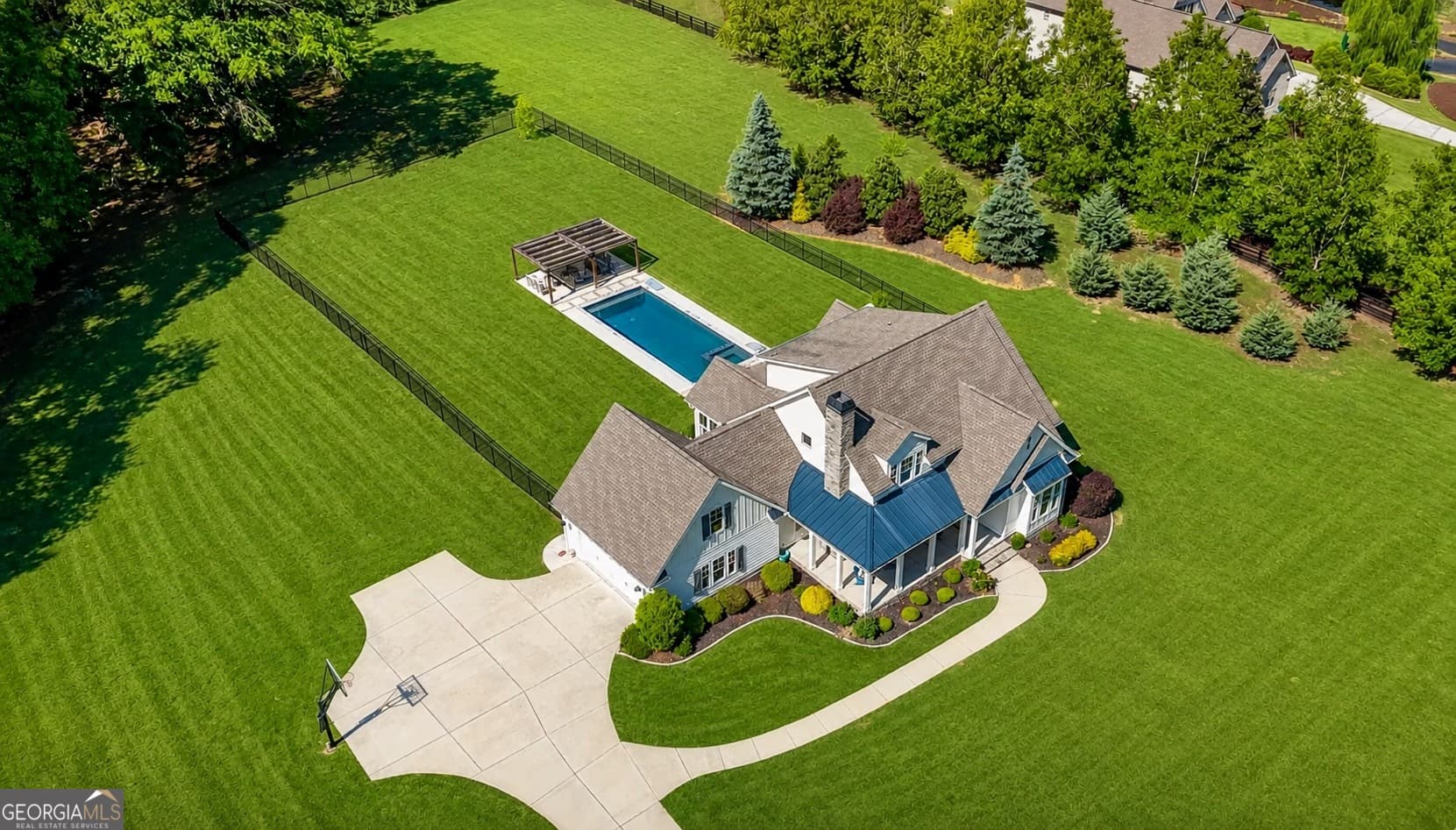 5 bedroom, 4 bathroom, 3,679 sq ft single family residence sold at 135 Woodbridge Place, Brooks, GA 30205