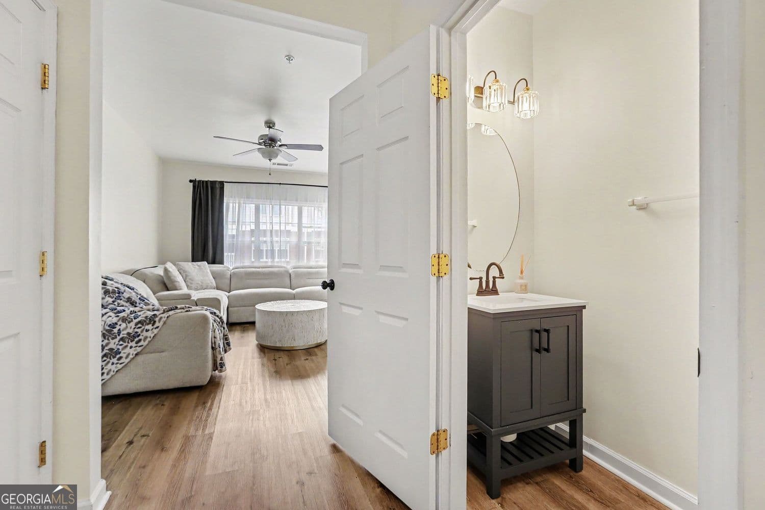 2 bedroom, 2.5 bathroom, 1,379 sq ft townhouse for sale at 6115 Woodland Lane, Alpharetta, GA 30009 — photo 6