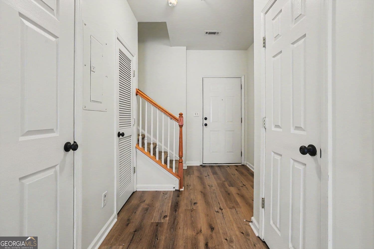 2 bedroom, 2.5 bathroom, 1,379 sq ft townhouse for sale at 6115 Woodland Lane, Alpharetta, GA 30009 — photo 3