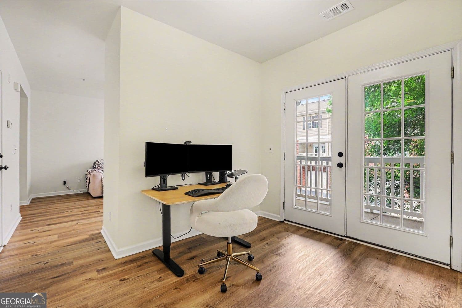 2 bedroom, 2.5 bathroom, 1,379 sq ft townhouse for sale at 6115 Woodland Lane, Alpharetta, GA 30009 — photo 9