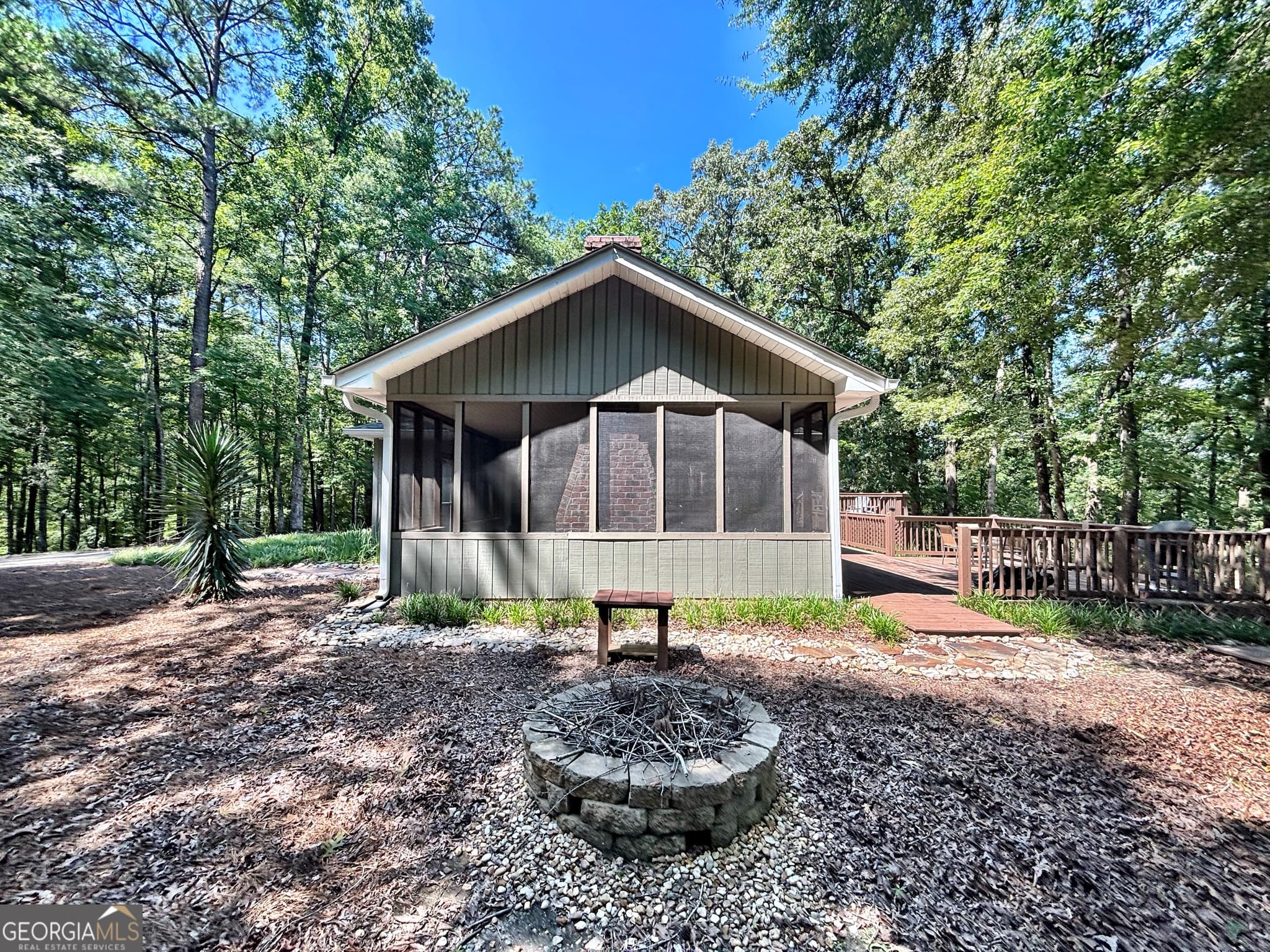 1 bedroom, 2 bathroom, 1,186 sq ft single family residence for sale at 8502 S 19 HWY, Culloden, GA 31016 — photo 6