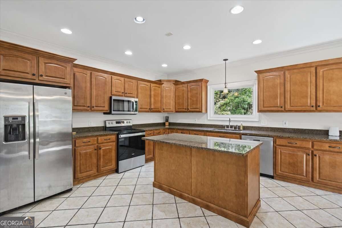 4 bedroom, 2.5 bathroom, 3,000 sq ft single family residence for sale at 245 Broadus Road, Rome, GA 30161 — photo 4