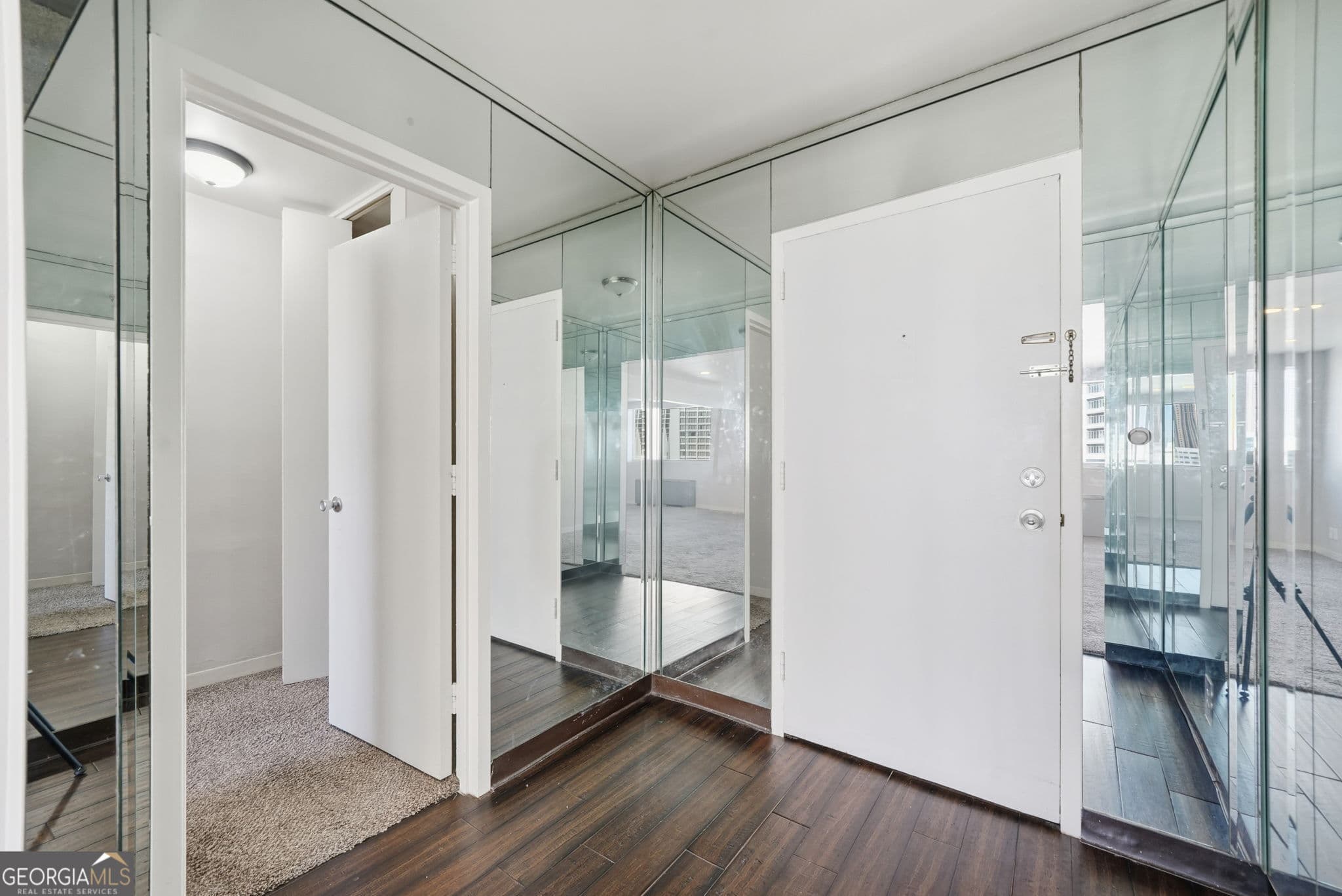 1 bedroom, 1 bathroom, 850 sq ft condominium for sale at 215 Piedmont Avenue APT 2002, Atlanta, GA 30308 — photo 3