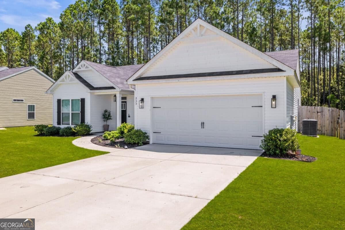 4 bedroom, 2 bathroom, 1,952 sq ft single family residence for sale at 233 Timberlake Drive, Guyton, GA 31312 — photo 6