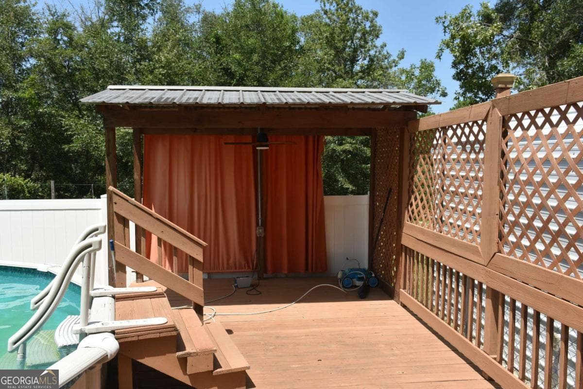 4 bedroom, 2 bathroom, 2,356 sq ft single family residence under contract at 1438 Fannie Head Road, Jesup, GA 31545 — photo 6