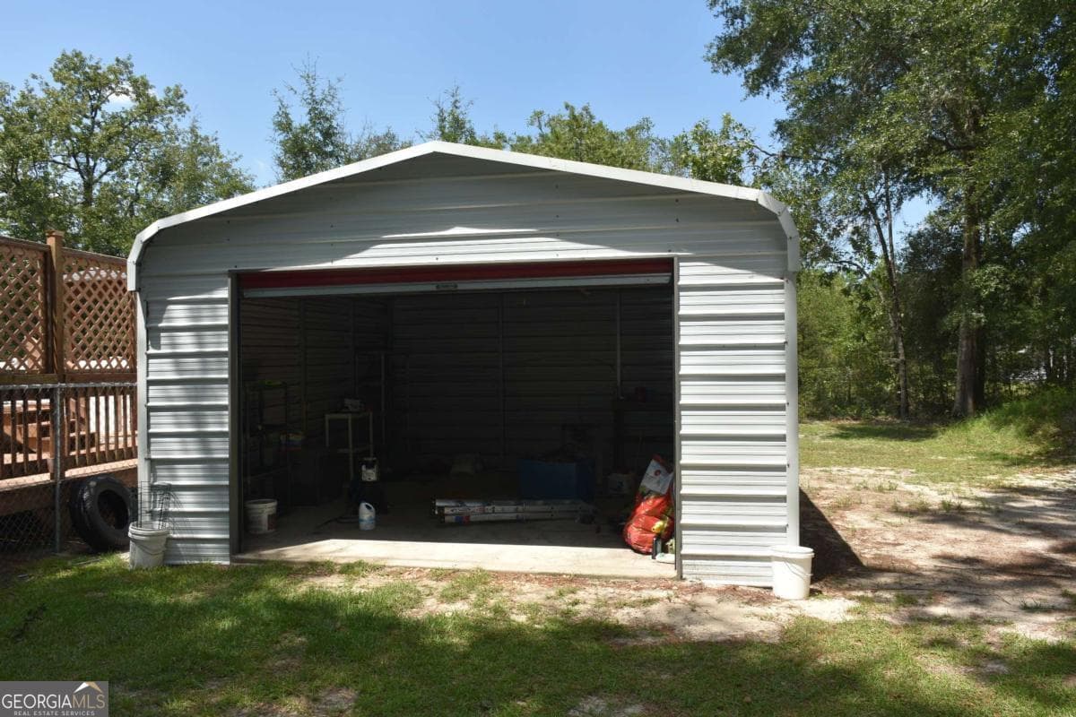 4 bedroom, 2 bathroom, 2,356 sq ft single family residence under contract at 1438 Fannie Head Road, Jesup, GA 31545 — photo 7