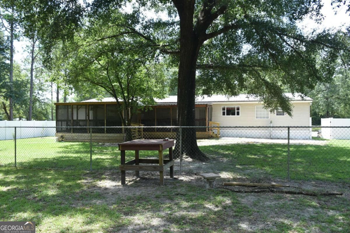 4 bedroom, 2 bathroom, 2,356 sq ft single family residence under contract at 1438 Fannie Head Road, Jesup, GA 31545 — photo 10