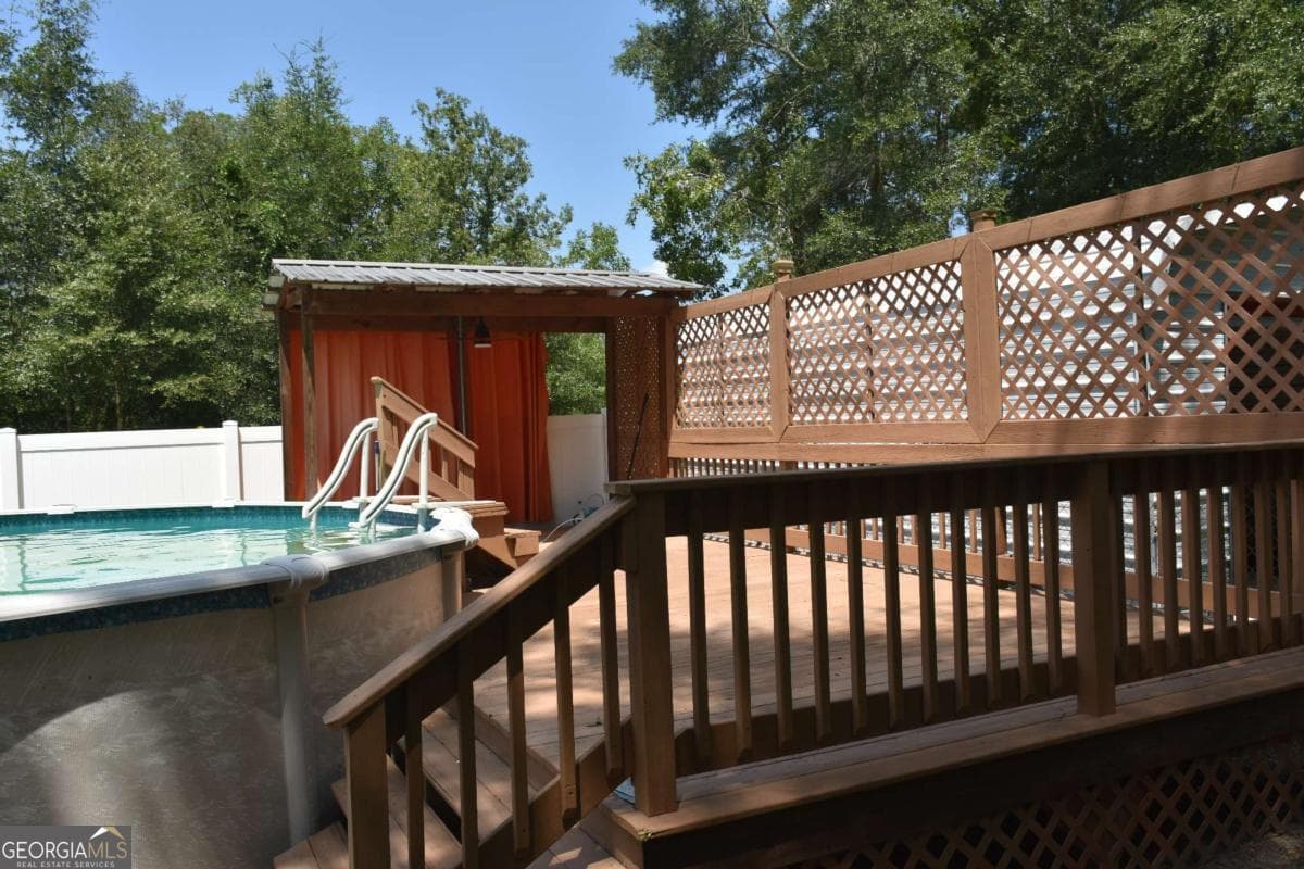 4 bedroom, 2 bathroom, 2,356 sq ft single family residence under contract at 1438 Fannie Head Road, Jesup, GA 31545 — photo 4