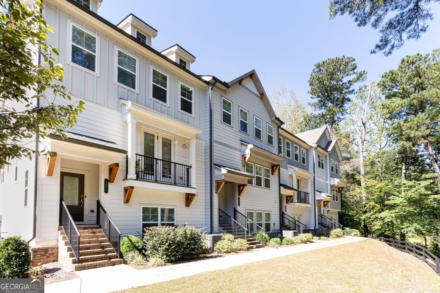 4 bedroom, 3.5 bathroom, 2,221 sq ft townhouse for sale at 1577 Chittenden Lane, Tucker, GA 30084 — photo 2