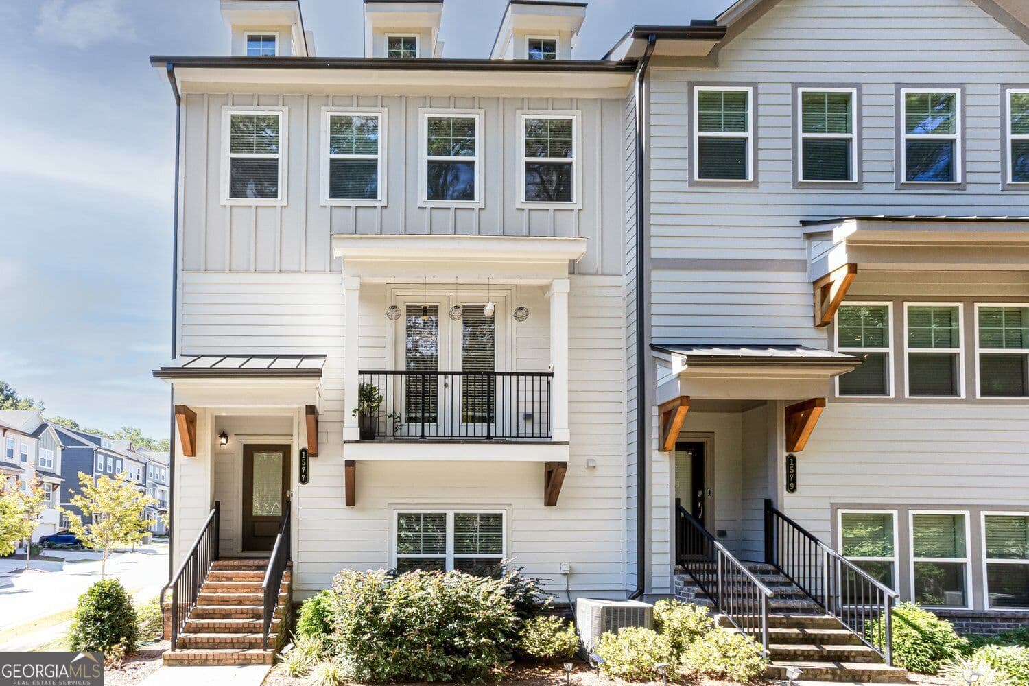 4 bedroom, 3.5 bathroom, 2,221 sq ft townhouse for sale at 1577 Chittenden Lane, Tucker, GA 30084