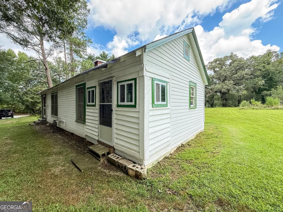 1 bedroom, 1 bathroom, 608 sq ft single family residence for sale at 7514 Ga Highway 17, Bowersville, GA 30516 — photo 3