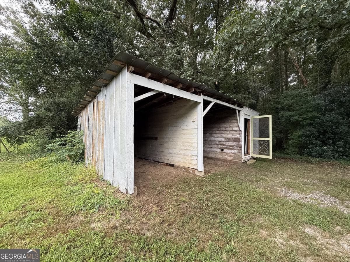 1 bedroom, 1 bathroom, 608 sq ft single family residence for sale at 7514 Ga Highway 17, Bowersville, GA 30516 — photo 5
