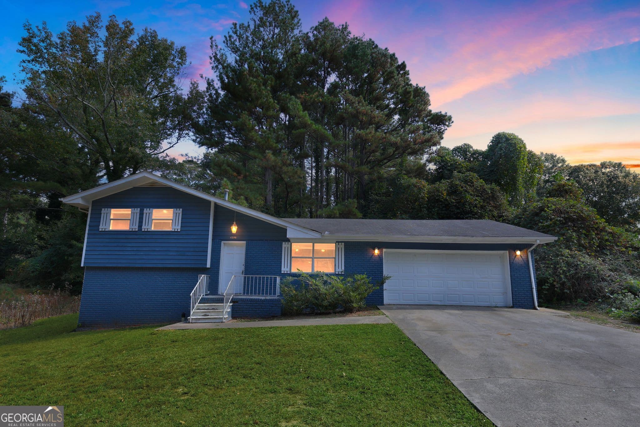 4 bedroom, 2 bathroom, 1,447 sq ft single family residence for sale at 4598 Ashmore Drive, Forest Park, GA 30297 — photo 3