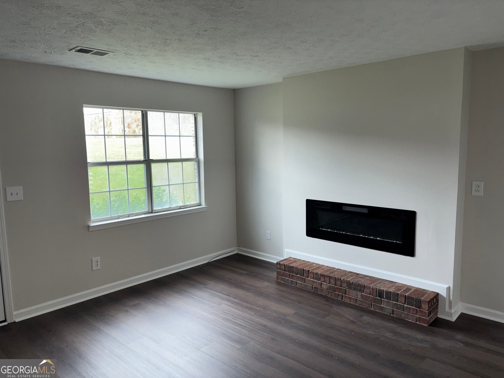 3 bedroom, 2.5 bathroom, 1,350 sq ft townhouse for rent at 1731 Hunting Creek Drive, Conyers, GA 30013 for $1,595 a month — photo 2