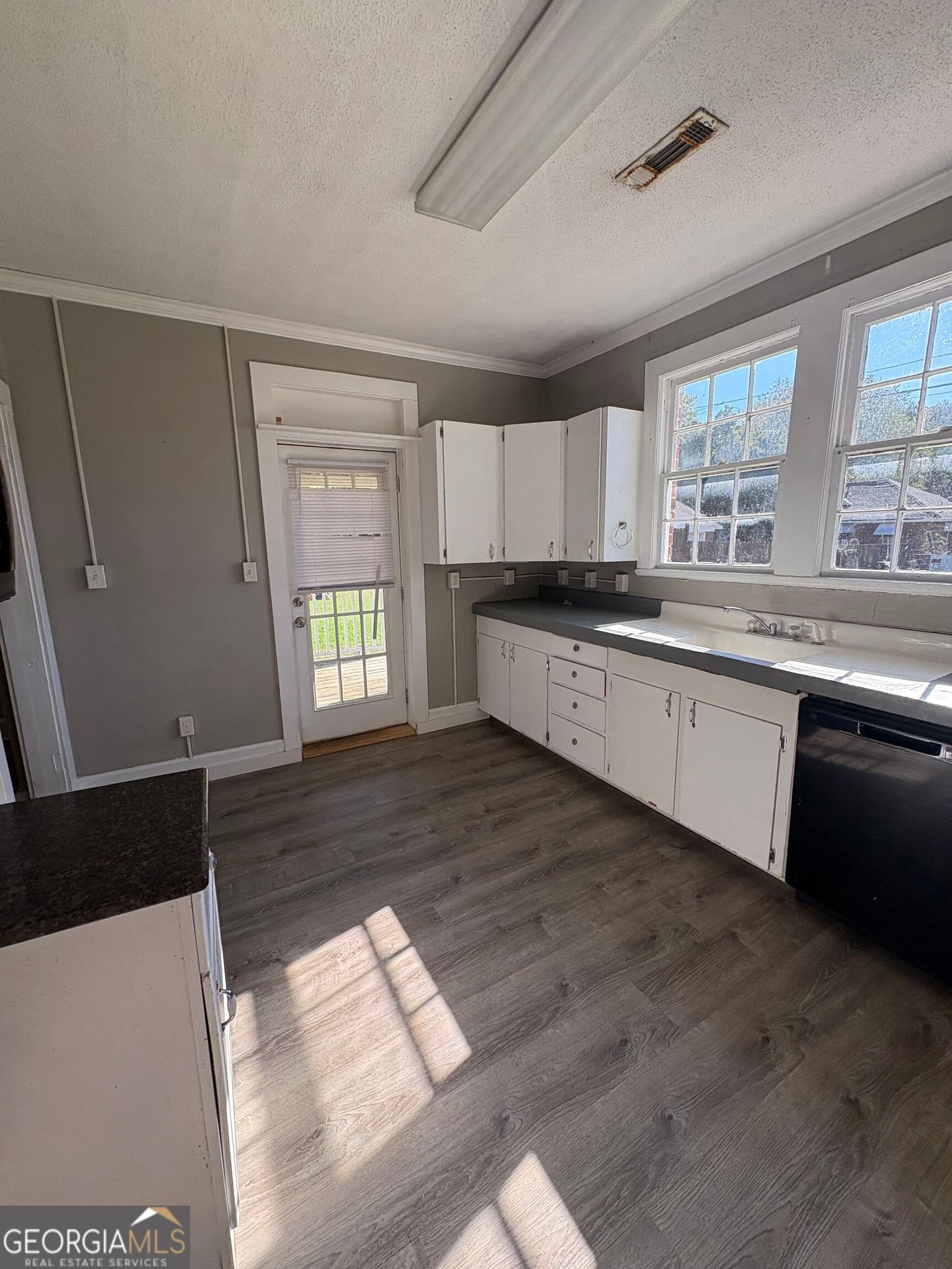 2 bedroom, 1 bathroom, 1,222 sq ft single family residence for rent at 15 Elmwood Street, Rome, GA 30161 for $1,100 a month — photo 10