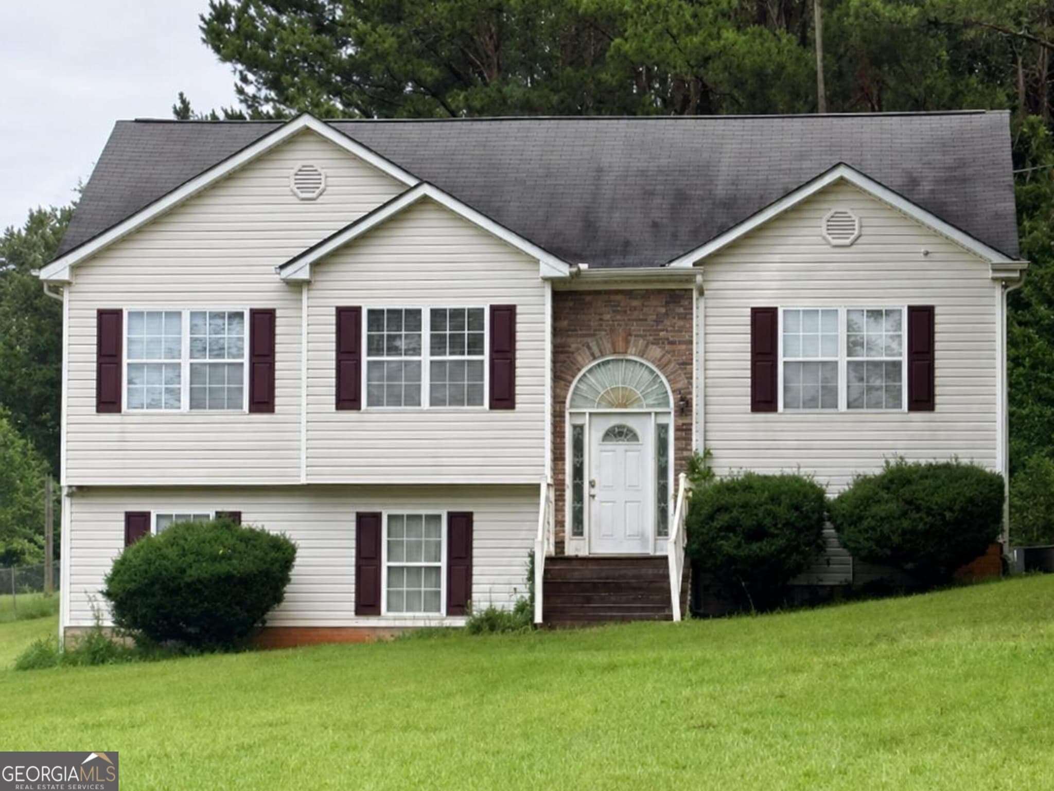 3 bedroom, 3 bathroom, 2,575 sq ft single family residence for sale at 127 Mabry Road, Jackson, GA 30233 — photo 2