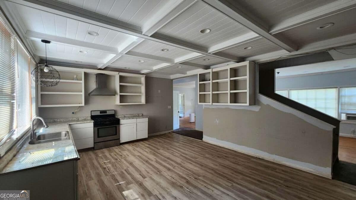 5 bedroom, 3 bathroom, 3,203 sq ft single family residence for sale at 55 Beverly Road, Atlanta, GA 30309 — photo 6