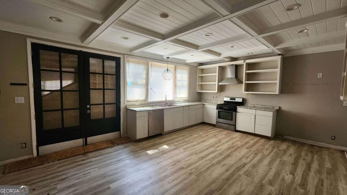 5 bedroom, 3 bathroom, 3,203 sq ft single family residence for sale at 55 Beverly Road, Atlanta, GA 30309 — photo 8