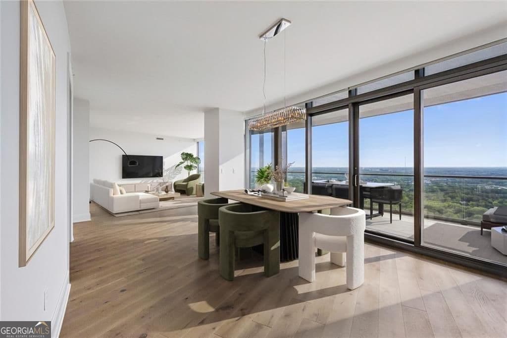 2 bedroom, 2.5 bathroom, 2,983 sq ft condominium for sale at 3344 Peachtree Road 4104, Atlanta, GA 30326 — photo 2