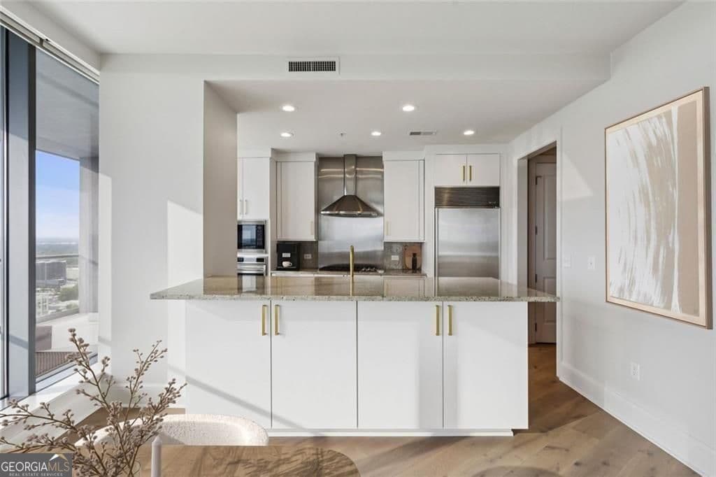 2 bedroom, 2.5 bathroom, 2,983 sq ft condominium for sale at 3344 Peachtree Road 4104, Atlanta, GA 30326 — photo 6