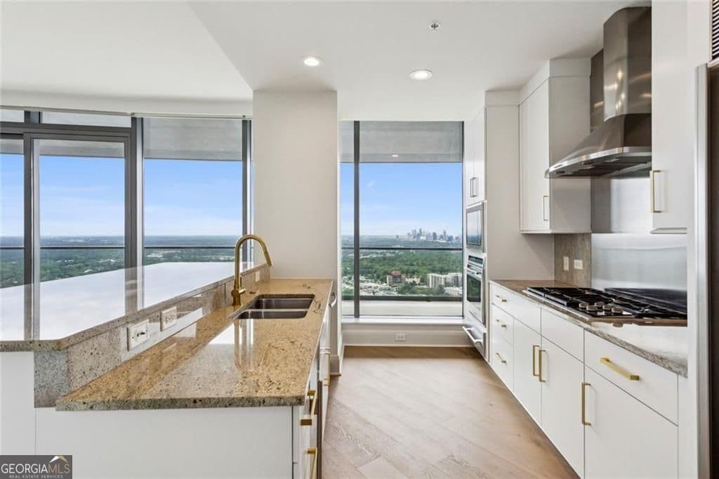 2 bedroom, 2.5 bathroom, 2,983 sq ft condominium for sale at 3344 Peachtree Road 4104, Atlanta, GA 30326 — photo 7