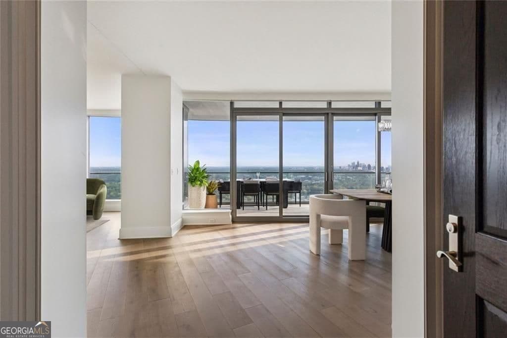2 bedroom, 2.5 bathroom, 2,983 sq ft condominium for sale at 3344 Peachtree Road 4104, Atlanta, GA 30326 — photo 4