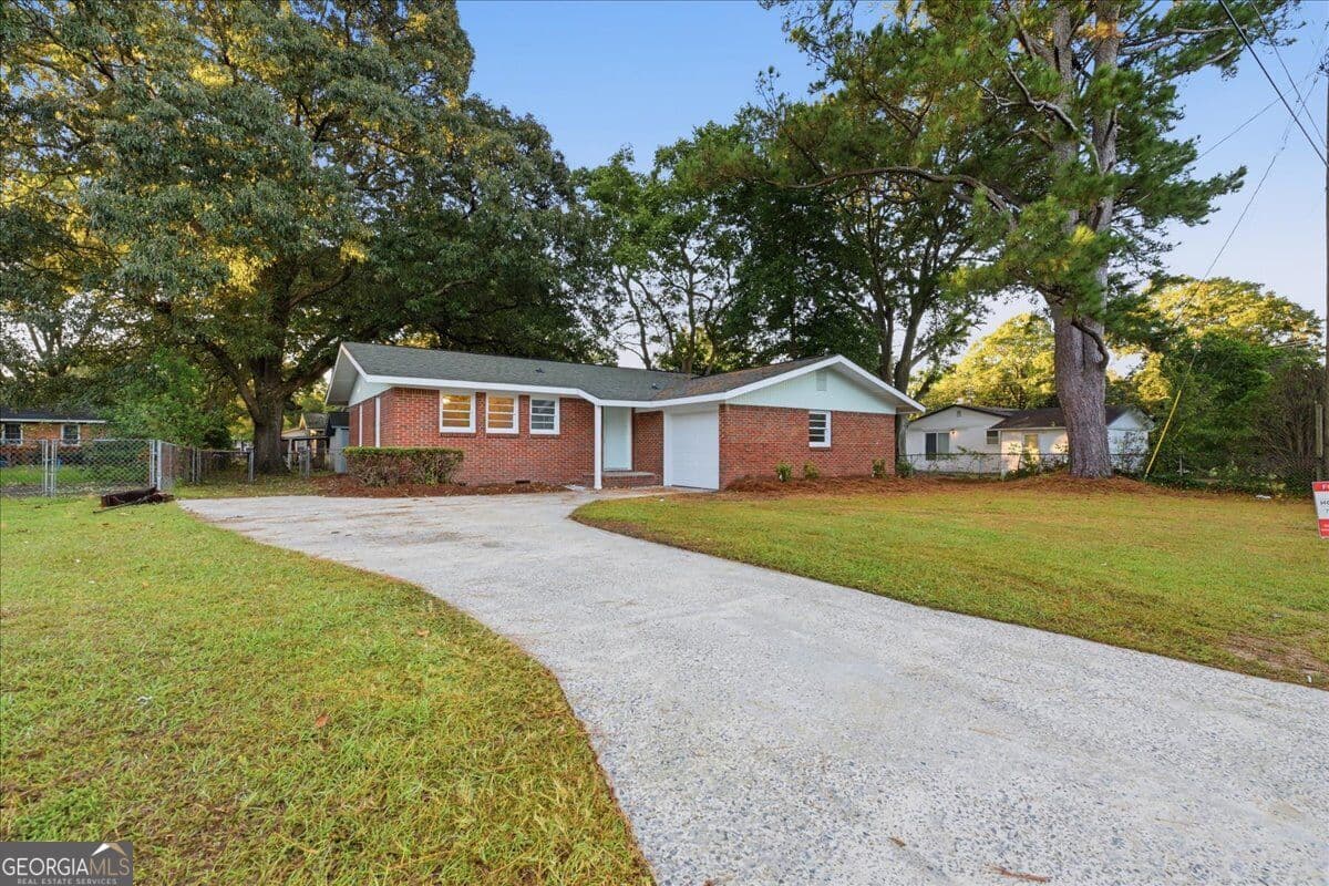 3 bedroom, 2 bathroom, 1,053 sq ft single family residence for sale at 338 Mike Street, Warner Robins, GA 31088 — photo 3