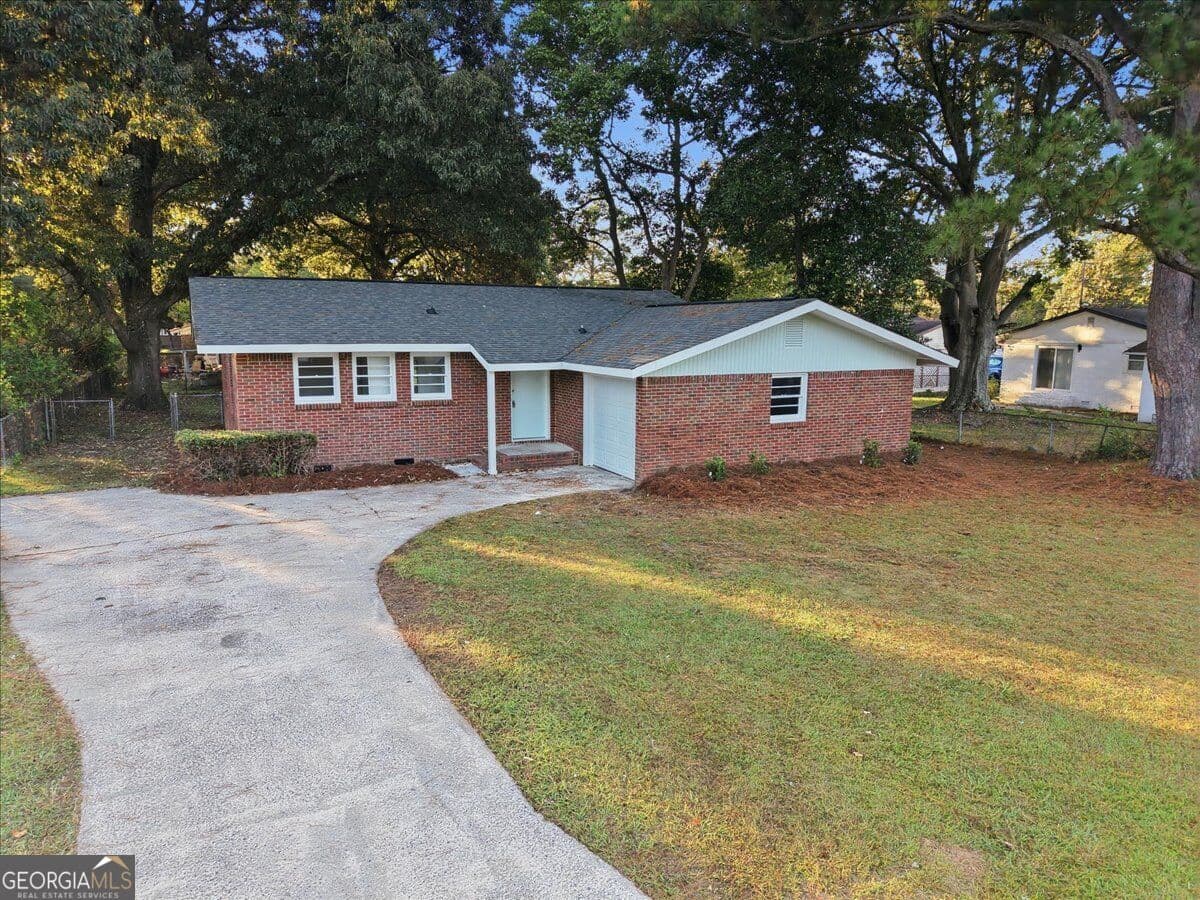 3 bedroom, 2 bathroom, 1,053 sq ft single family residence for sale at 338 Mike Street, Warner Robins, GA 31088