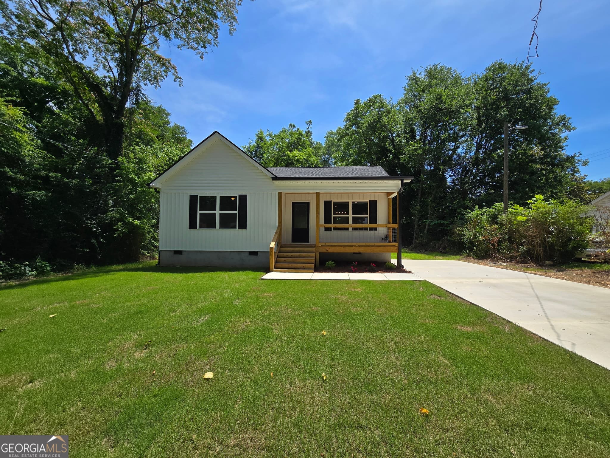 2 bedroom, 1 bathroom, 1,089 sq ft single family residence sold at 121 Lewis Street, Summerville, GA 30747