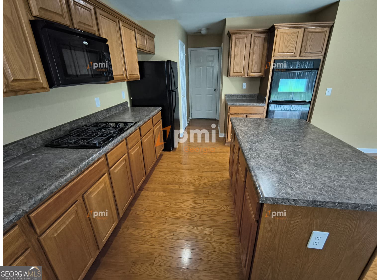 3 bedroom, 2.5 bathroom, 2,044 sq ft single family residence for rent at 350 Fairmont Way, Fairburn, GA 30213 for $2,025 a month — photo 2