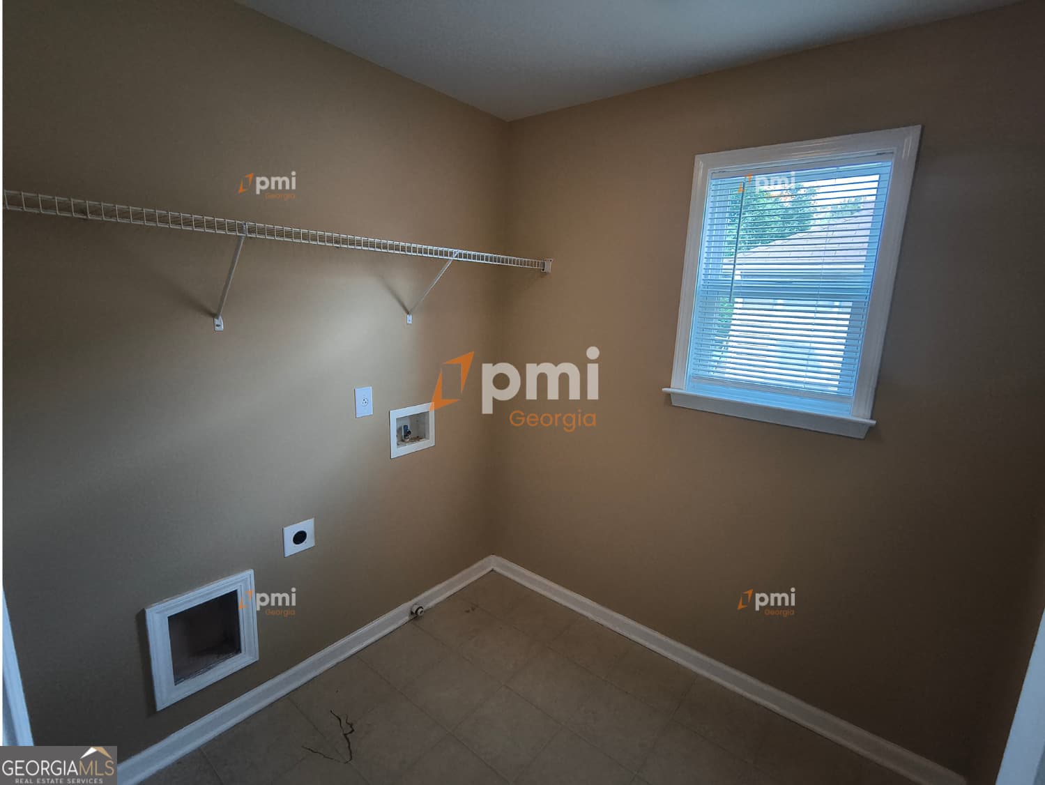 3 bedroom, 2.5 bathroom, 2,044 sq ft single family residence for rent at 350 Fairmont Way, Fairburn, GA 30213 for $2,025 a month — photo 6