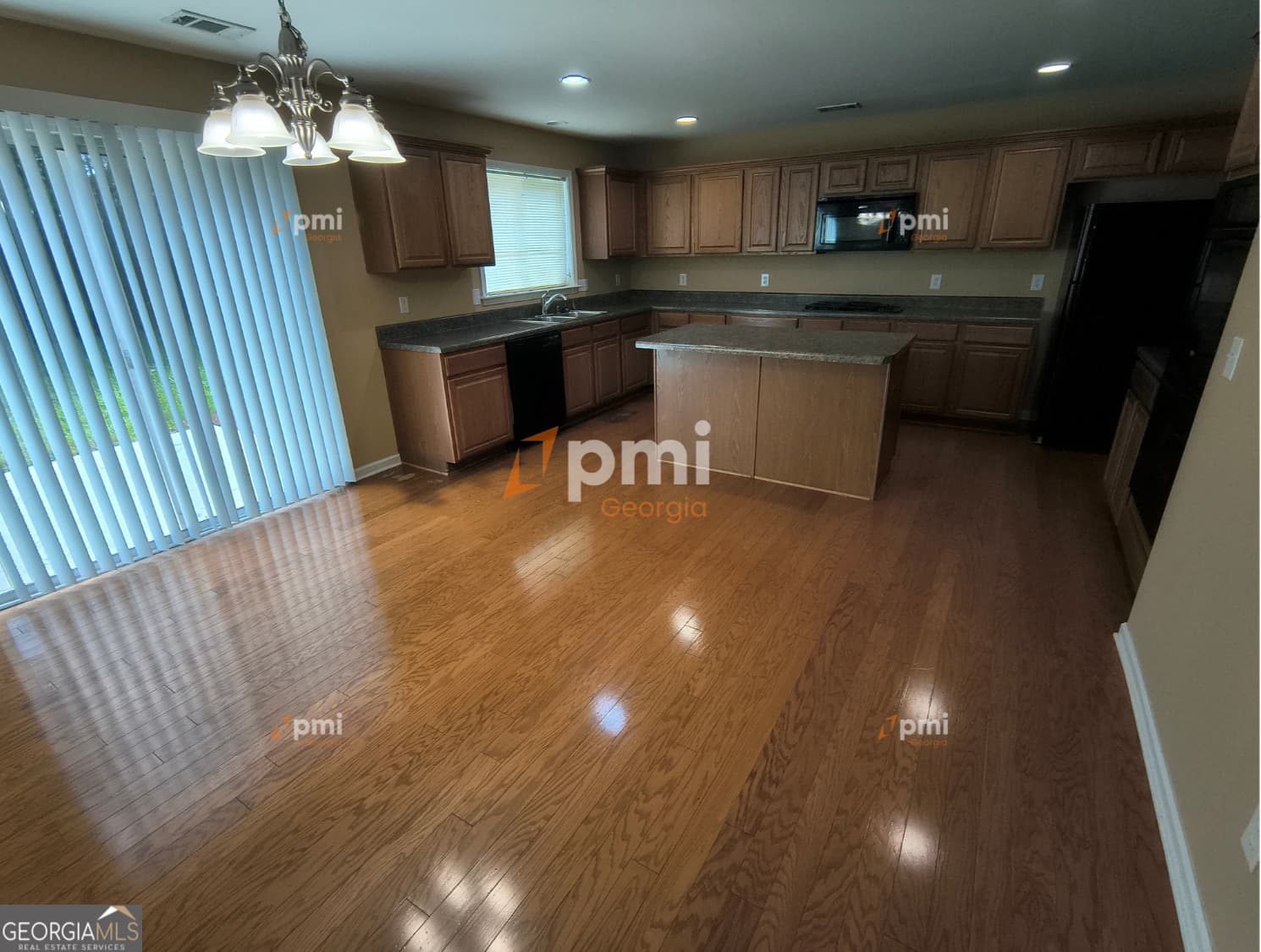 3 bedroom, 2.5 bathroom, 2,044 sq ft single family residence for rent at 350 Fairmont Way, Fairburn, GA 30213 for $2,025 a month — photo 3