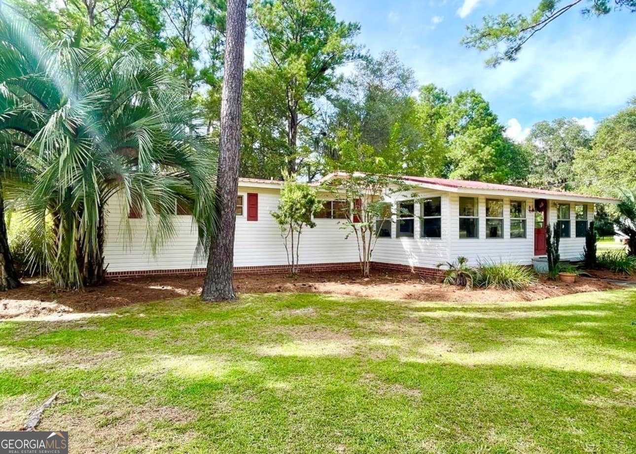 3 bedroom, 2 bathroom, 1,668 sq ft manufactured home,mobile home under contract at 1031 Moore Haven Circle, Townsend, GA 31331 — photo 3