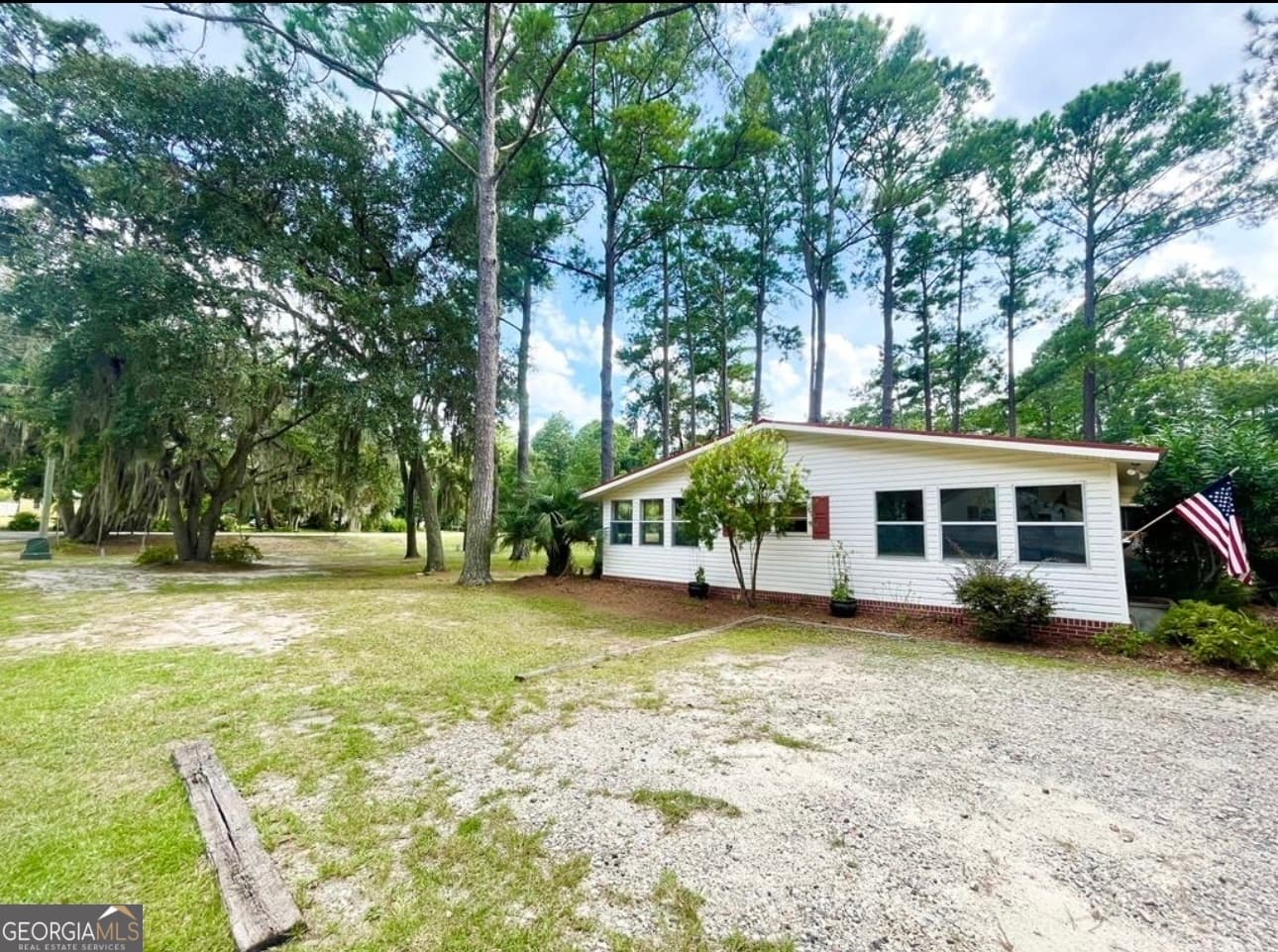 3 bedroom, 2 bathroom, 1,668 sq ft manufactured home,mobile home under contract at 1031 Moore Haven Circle, Townsend, GA 31331 — photo 4