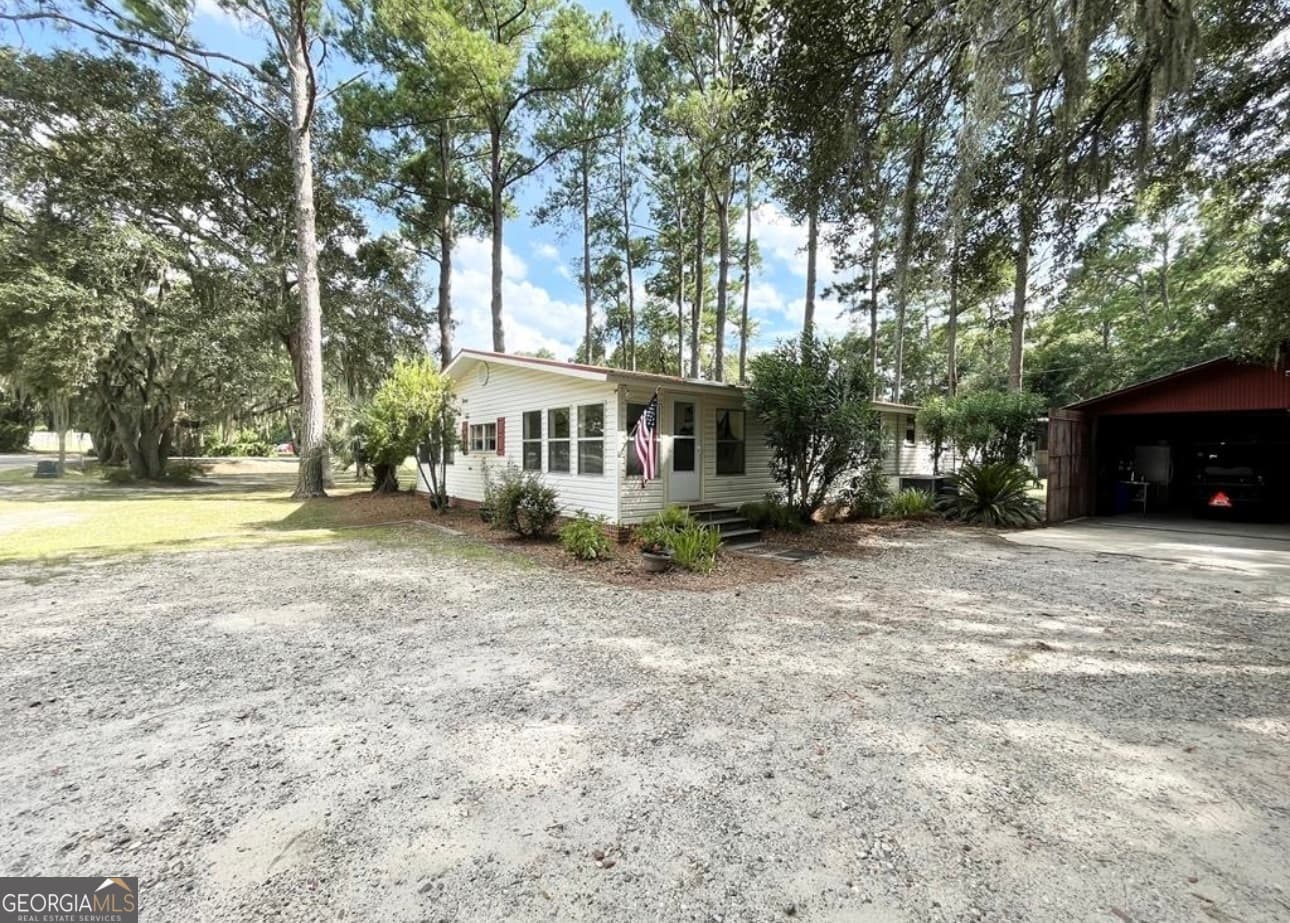 3 bedroom, 2 bathroom, 1,668 sq ft manufactured home,mobile home under contract at 1031 Moore Haven Circle, Townsend, GA 31331 — photo 8