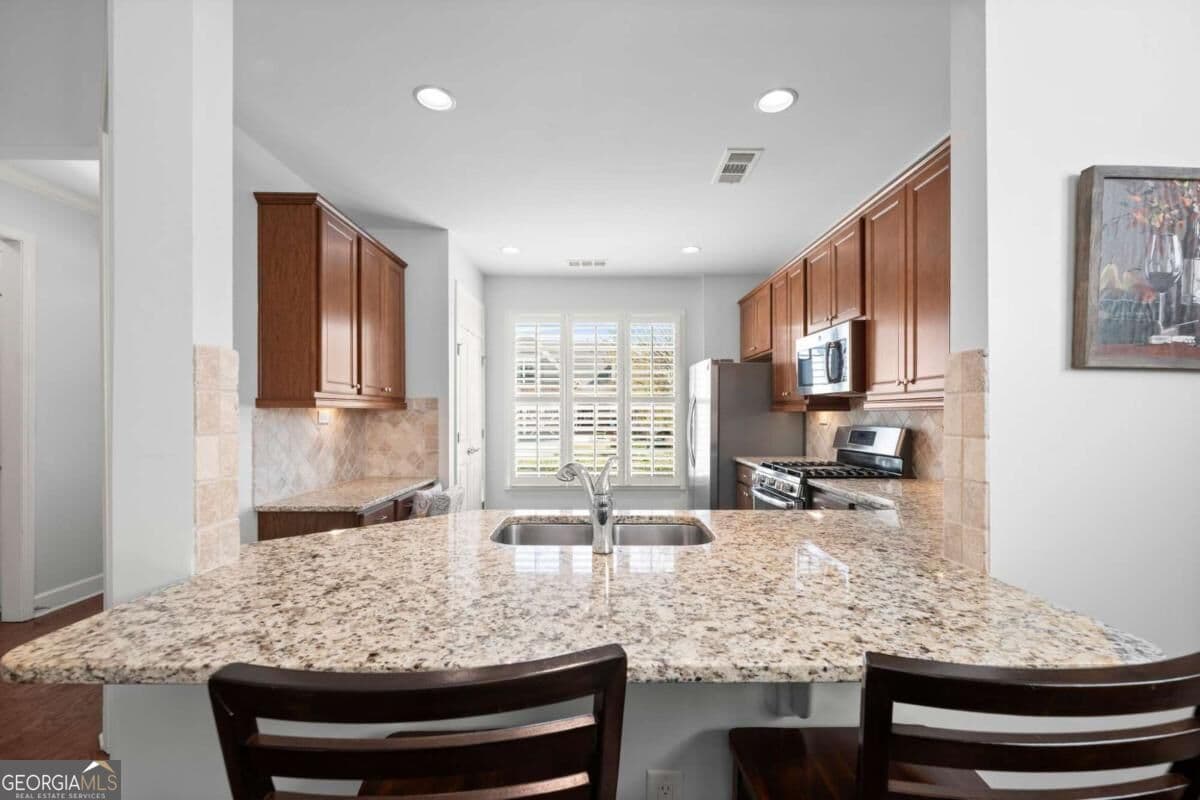 3 bedroom, 2 bathroom, 2,020 sq ft single family residence for sale at 3626 Majestic Oak Drive, Gainesville, GA 30504 — photo 7