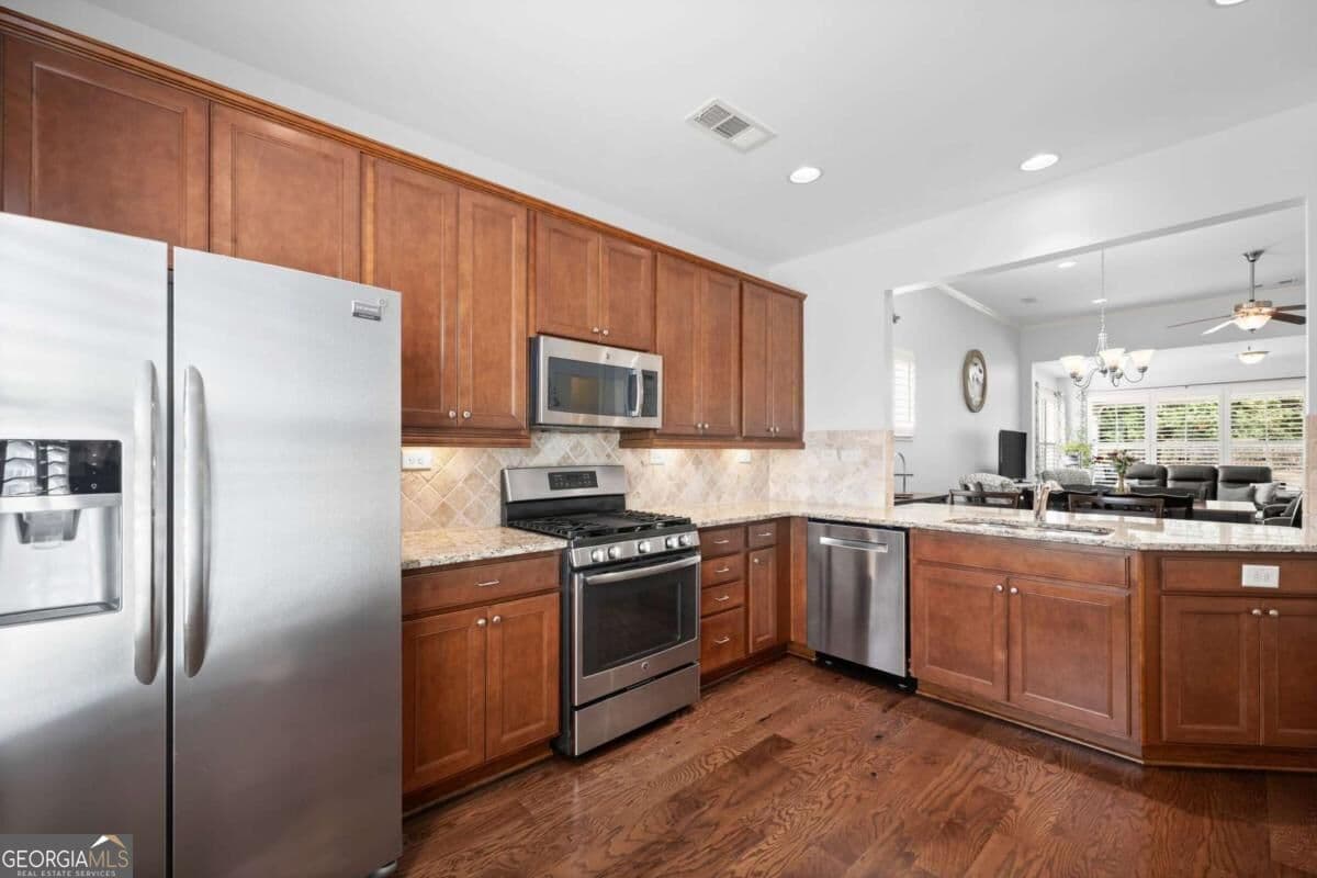 3 bedroom, 2 bathroom, 2,020 sq ft single family residence for sale at 3626 Majestic Oak Drive, Gainesville, GA 30504 — photo 9