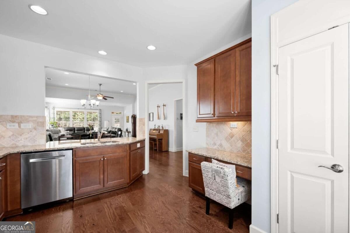 3 bedroom, 2 bathroom, 2,020 sq ft single family residence for sale at 3626 Majestic Oak Drive, Gainesville, GA 30504 — photo 10