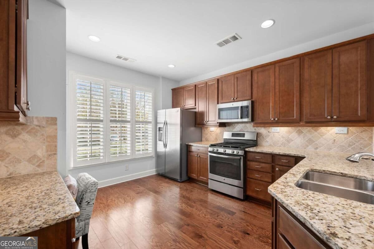 3 bedroom, 2 bathroom, 2,020 sq ft single family residence for sale at 3626 Majestic Oak Drive, Gainesville, GA 30504 — photo 8
