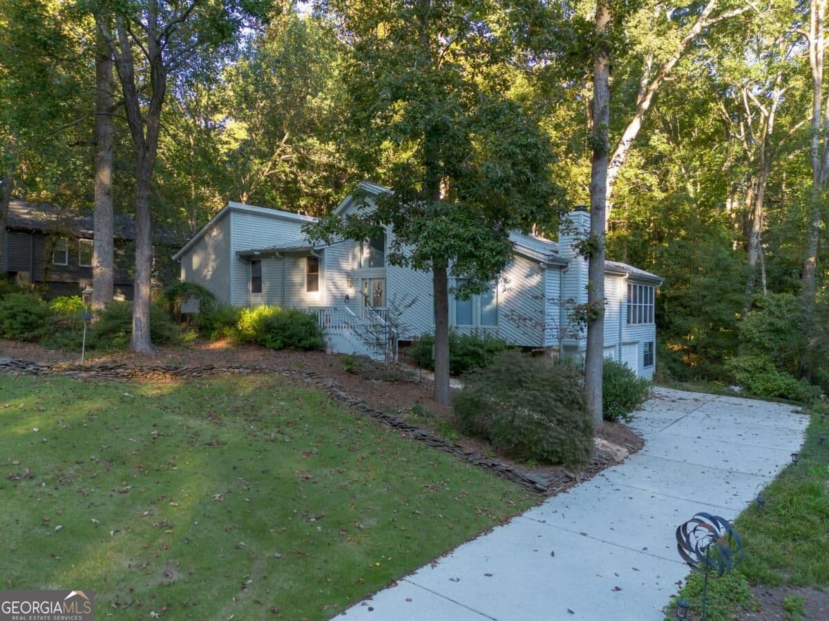 3 bedroom, 2 bathroom, 2,773 sq ft single family residence for sale at 3521 Cedar Valley Drive, Smyrna, GA 30080 — photo 2
